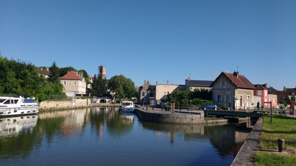 Clamecy et le canal du Nivernais
