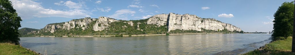 Falaises le long du Rhone