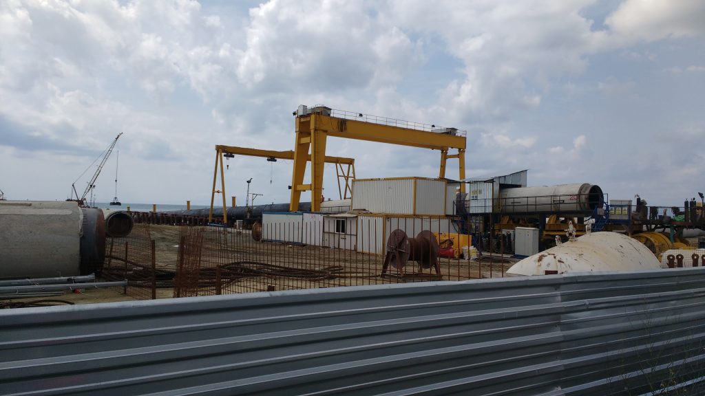 Chantier d'enfouissement d'un tuyau