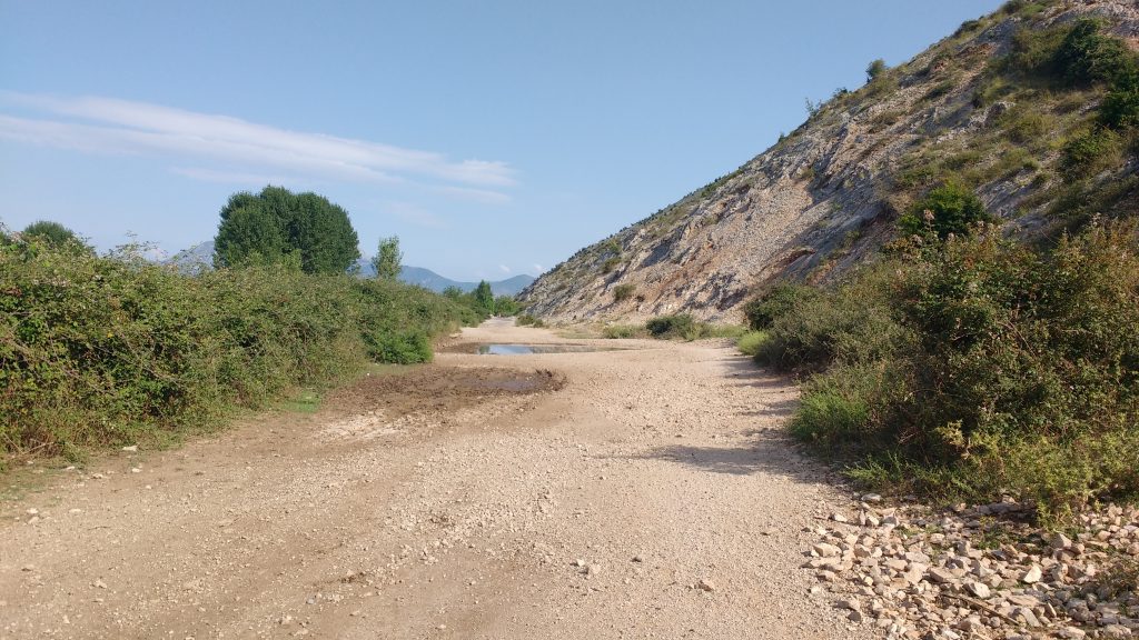 Route secondaire en Albanie